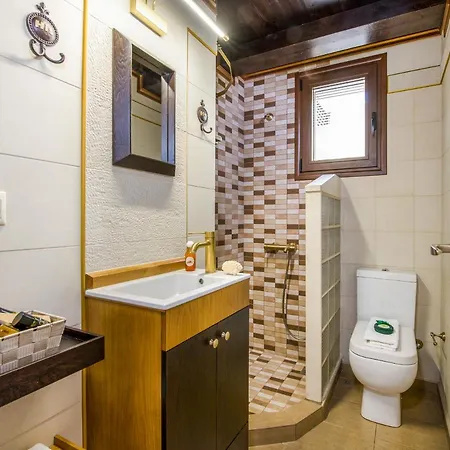 Aktis Luxury Villa