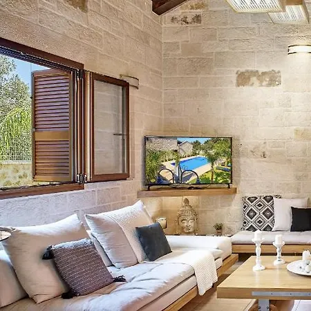 Aktis Luxury Villa